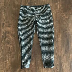 Black and White Zella Crop Leggings